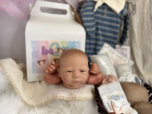 Benjamin-awake-1-4-002