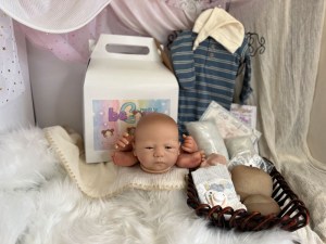 Benjamin-awake-1-4-004