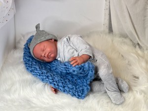 Hudson-asleep-full-limbs-fully-assembled-weighted-with-magnets-005