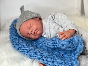 Hudson-asleep-full-limbs-fully-assembled-weighted-with-magnets-006