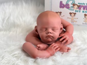 Layla-asleep-full-limbs-beborn-003
